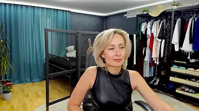 Julia Cherry  online show from 05/28/26, 01:06