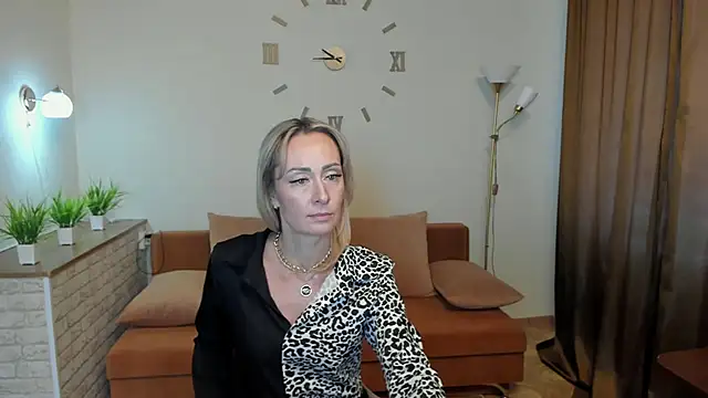 Julia Cherry  online show from 01/25/25, 12:16