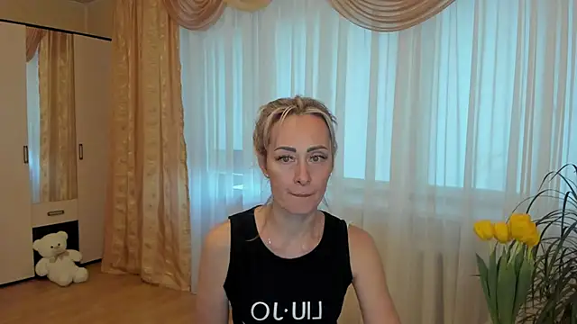 Julia Cherry  online show from 03/08/25, 02:08