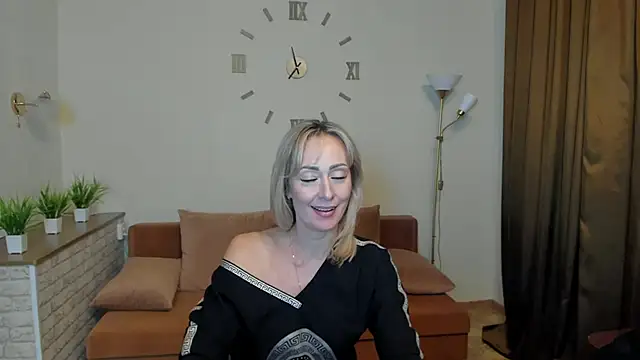 Julia Cherry  online show from 01/24/25, 03:13