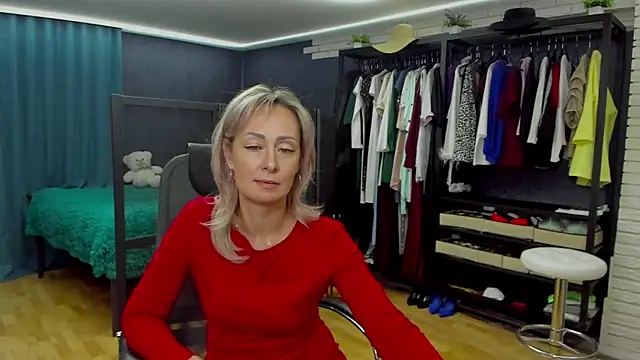 Julia Cherry  online show from 11/14/25, 01:59