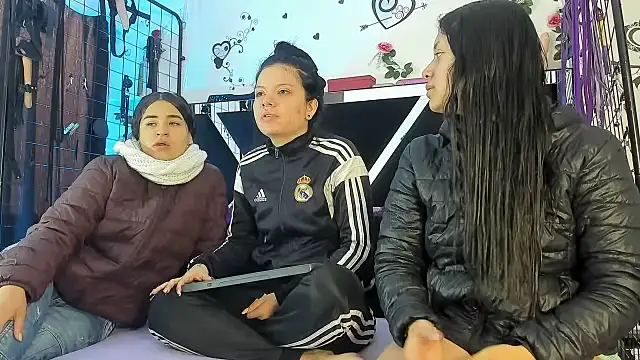 abby eemily online show from 12/03/25, 12:15