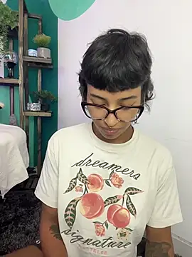 LollaByer online show from 12/15/25, 09:09