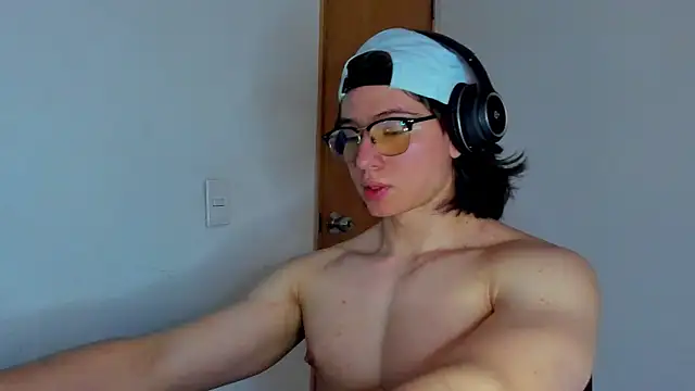 Snapshot of AngelBennet_ chatting on 11/13/25, 10:24 AngelBennet online show from 11/13/25, 10:24