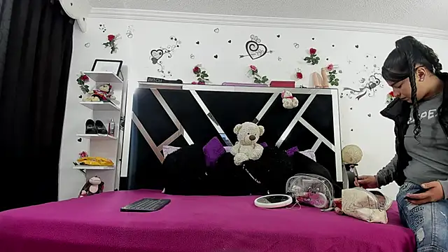 Snapshot of thedream_girls chatting on 10/29/25, 12:15 thedream girls online show from 10/29/25, 12:15