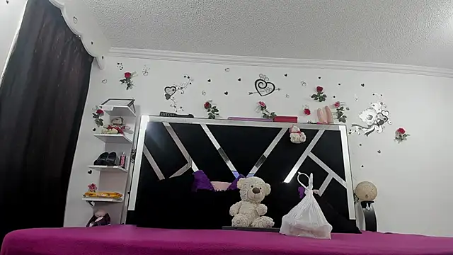 Snapshot of thedream_girls chatting on 11/05/25, 12:08 thedream girls online show from 11/05/25, 12:08