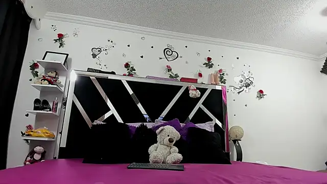 Snapshot of thedream_girls chatting on 10/28/25, 12:15 thedream girls online show from 10/28/25, 12:15