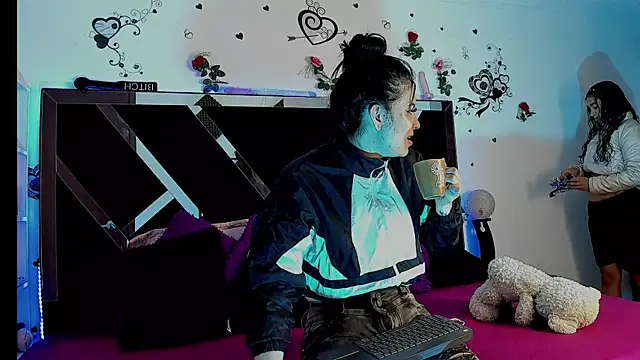 Snapshot of thedream_girls chatting on 10/18/25, 12:29 thedream girls online show from 10/18/25, 12:29