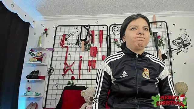 Snapshot of thedream_girls chatting on 12/18/25, 12:09 thedream girls online show from 12/18/25, 12:09