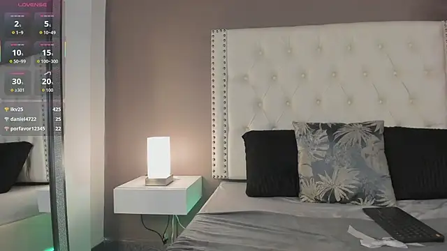 Julia Martinez  online show from 04/30/26, 08:57