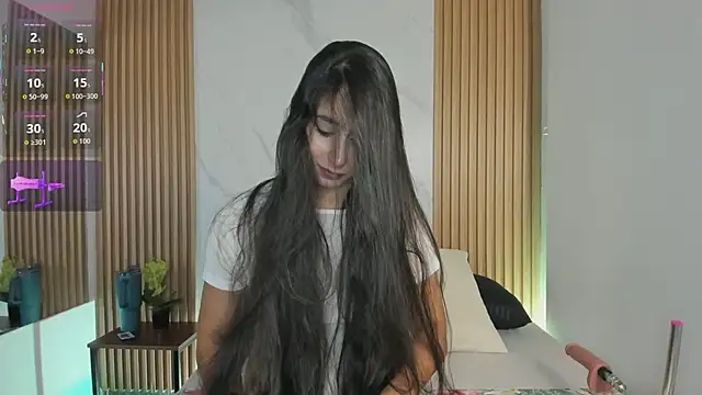 Julia Martinez  online show from 02/25/26, 11:43