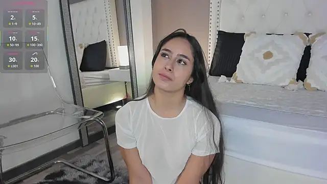 Julia Martinez  online show from 05/18/26, 11:37