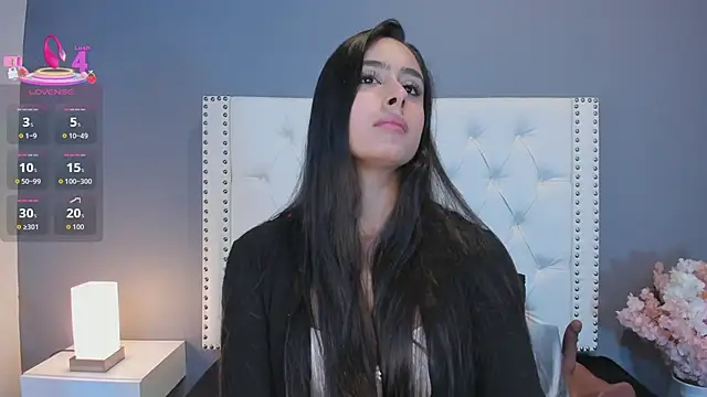 Julia Martinez  online show from 09/19/25, 11:47