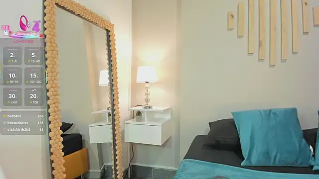 Julia Martinez  online show from 03/18/25, 05:44