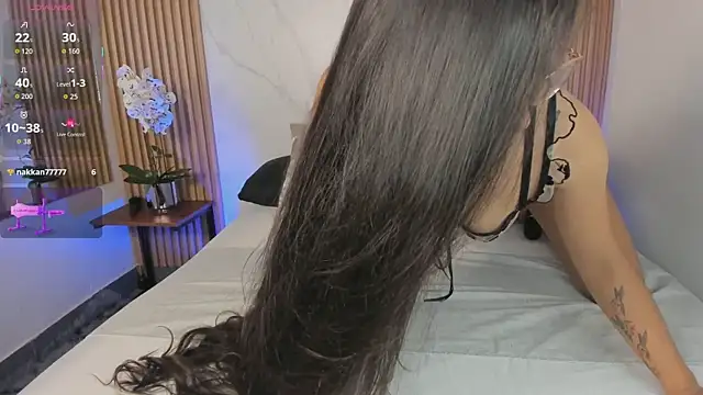 Julia Martinez  online show from 04/23/26, 12:29