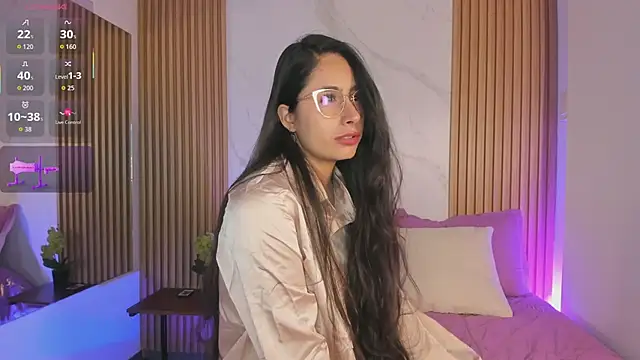 Julia Martinez  online show from 03/26/26, 11:30
