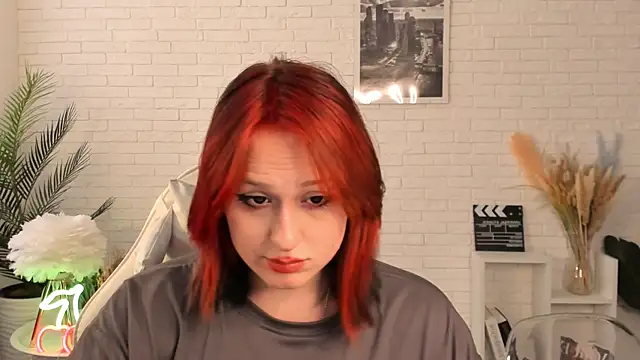 Snapshot of EdlaHatter chatting on 12/04/24, 09:45 EdlaHatter online show from 12/04/24, 09:45