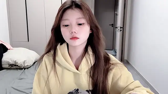 yangyang-1115 online show from 10/18/25, 04:36