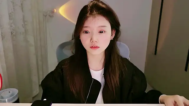 yangyang-1115 online show from 12/05/25, 04:44