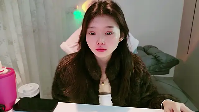 yangyang-1115 online show from 12/01/25, 04:57