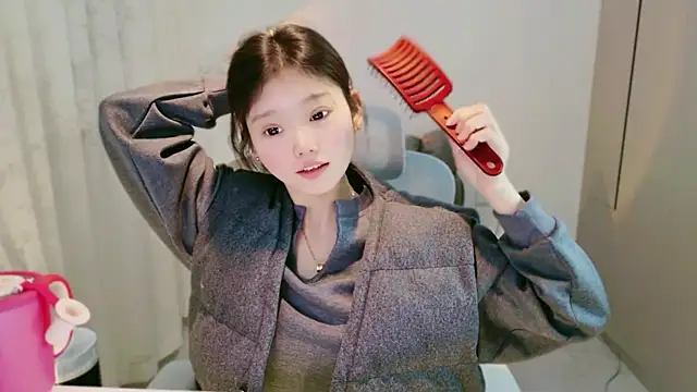 yangyang-1115 online show from 12/02/25, 04:14