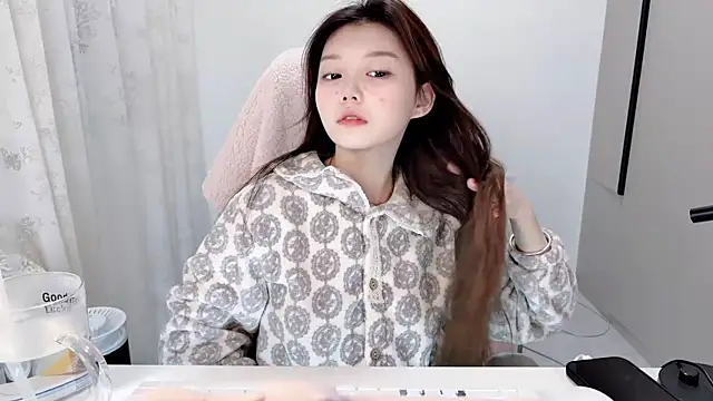 yangyang-1115 online show from 11/13/25, 05:33