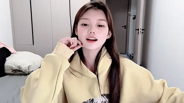 yangyang-1115 online show from 10/18/25, 04:42