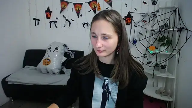 MichelLeee online show from 10/31/25, 12:13