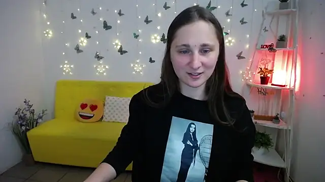 Snapshot of MichelLeee chatting on 04/28/26, 11:47 MichelLeee online show from 04/28/26, 11:47