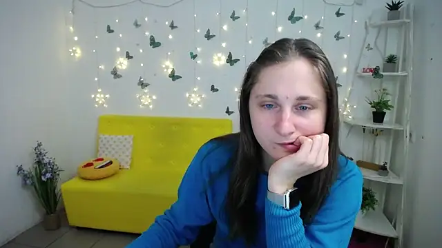Snapshot of MichelLeee chatting on 04/15/26, 11:27 MichelLeee online show from 04/15/26, 11:27