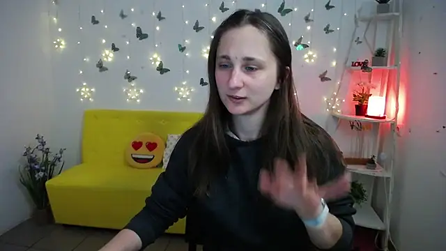 Snapshot of MichelLeee chatting on 04/23/26, 11:27 MichelLeee online show from 04/23/26, 11:27