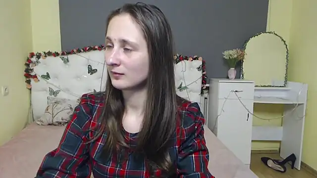 Snapshot of MichelLeee chatting on 02/27/26, 12:27 MichelLeee online show from 02/27/26, 12:27