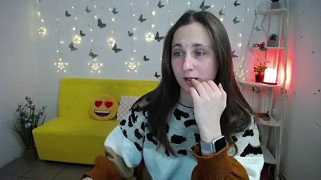 Snapshot of MichelLeee chatting on 04/22/26, 11:39 MichelLeee online show from 04/22/26, 11:39