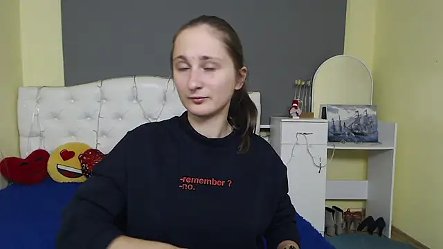 MichelLeee online show from 12/03/25, 12:15