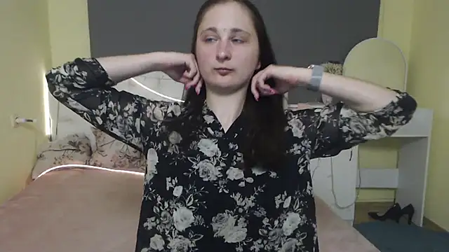 Snapshot of MichelLeee chatting on 05/05/26, 11:35 MichelLeee online show from 05/05/26, 11:35