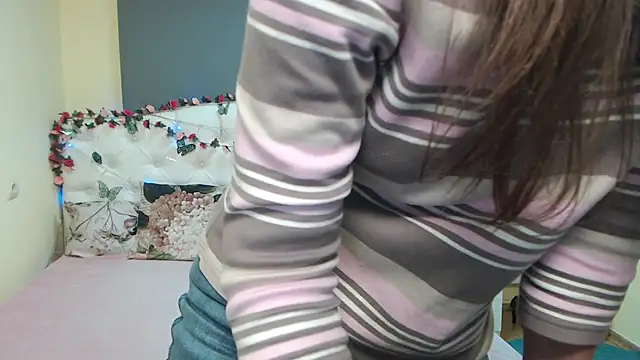 Snapshot of MichelLeee chatting on 03/10/26, 12:42 MichelLeee online show from 03/10/26, 12:42