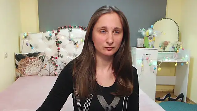 Snapshot of MichelLeee chatting on 04/03/26, 05:30 MichelLeee online show from 04/03/26, 05:30