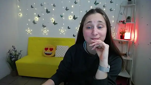 Snapshot of MichelLeee chatting on 04/23/26, 12:29 MichelLeee online show from 04/23/26, 12:29