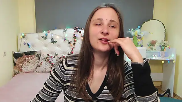 Snapshot of MichelLeee chatting on 04/06/26, 11:22 MichelLeee online show from 04/06/26, 11:22