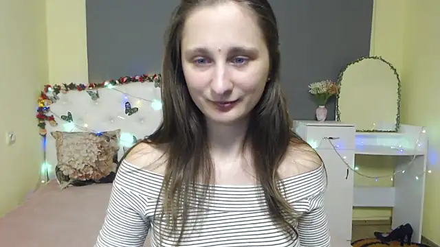 Snapshot of MichelLeee chatting on 03/05/26, 12:13 MichelLeee online show from 03/05/26, 12:13