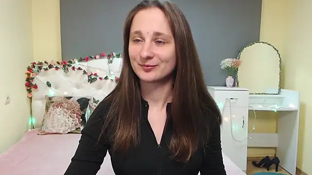 Snapshot of MichelLeee chatting on 03/17/26, 12:30 MichelLeee online show from 03/17/26, 12:30