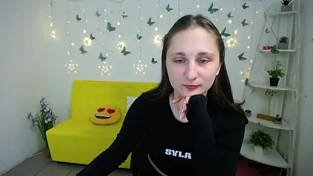 Snapshot of MichelLeee chatting on 03/16/26, 12:42 MichelLeee online show from 03/16/26, 12:42