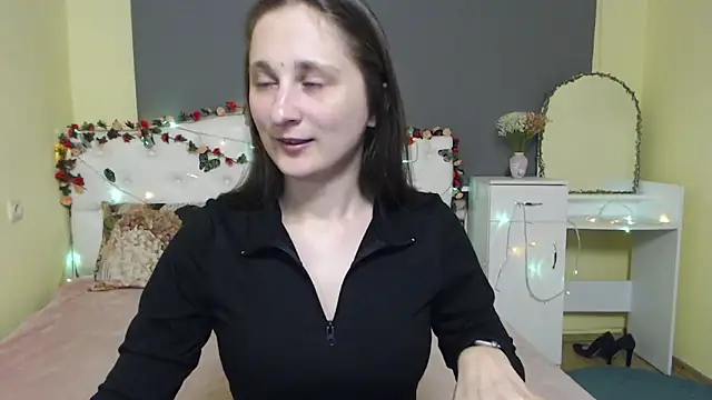 Snapshot of MichelLeee chatting on 03/18/26, 12:51 MichelLeee online show from 03/18/26, 12:51