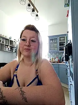 Snapshot of Lillyloo_ chatting on 03/10/25, 11:23 Lillyloo online show from 03/10/25, 11:23