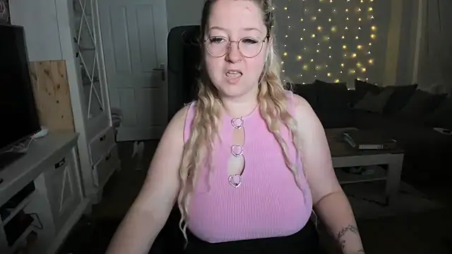 Lillyloo  online show from 11/08/25, 06:06