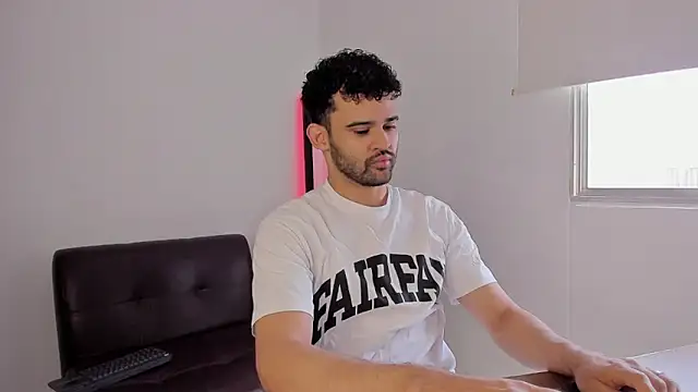 andrewChris  online show from 09/25/25, 03:18