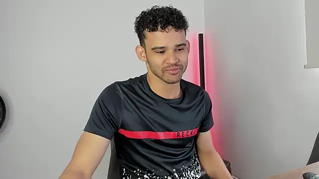 andrewChris  online show from 09/18/25, 04:21