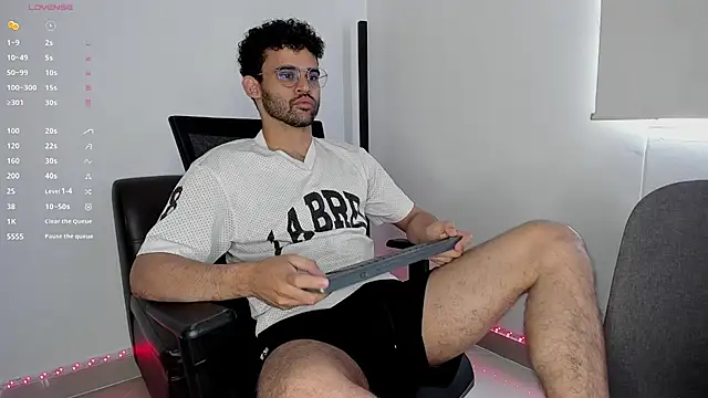 andrewChris  online show from 10/26/25, 04:07