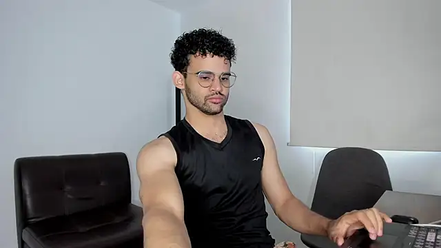 andrewChris  online show from 10/24/25, 03:33