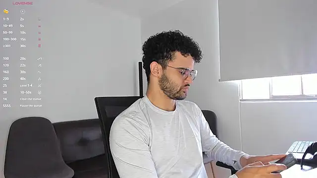 andrewChris  online show from 10/31/25, 04:25